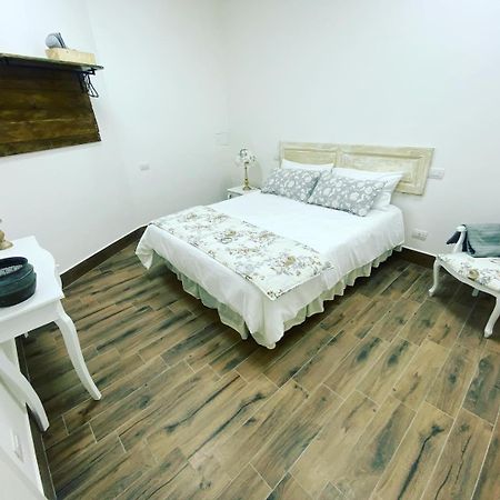 נאפולי La Suite Di Laura מראה חיצוני תמונה