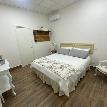 נאפולי La Suite Di Laura מראה חיצוני תמונה