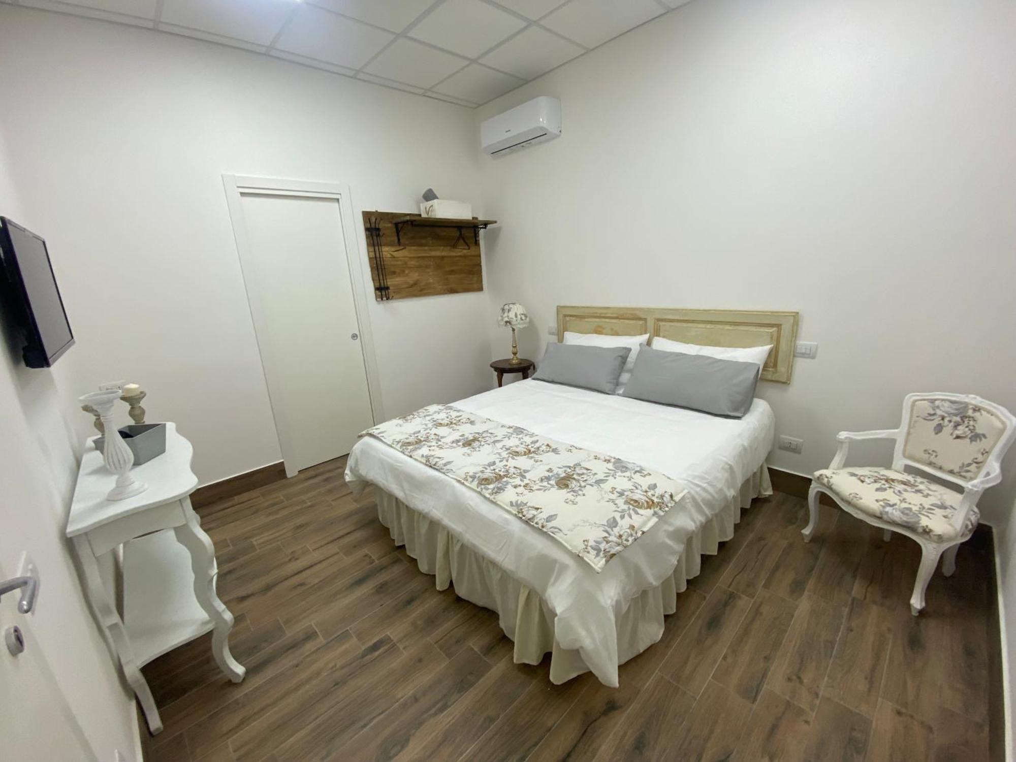 נאפולי La Suite Di Laura מראה חיצוני תמונה